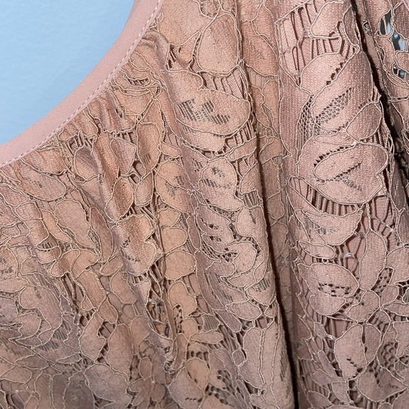 White House Black Market Pink Lace Cold Shoulder Blouse NWT - Picture 4 of 6